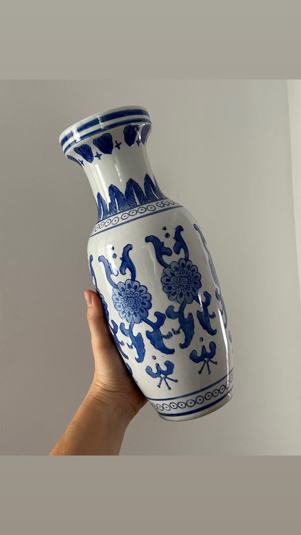 Blue & White Chinese Porcelain Vase(1)