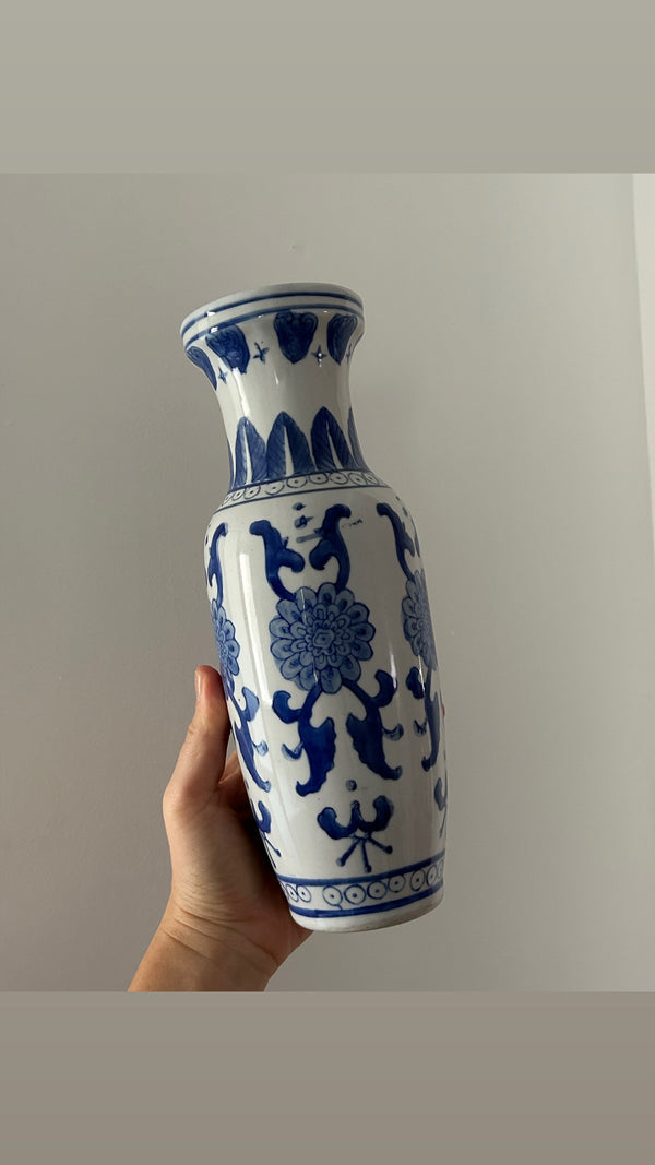 Blue & White Chinese Porcelain Vase(2)