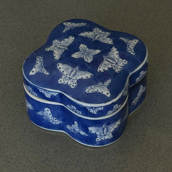 Chinese Hand Painted Porcelain Trinket Box